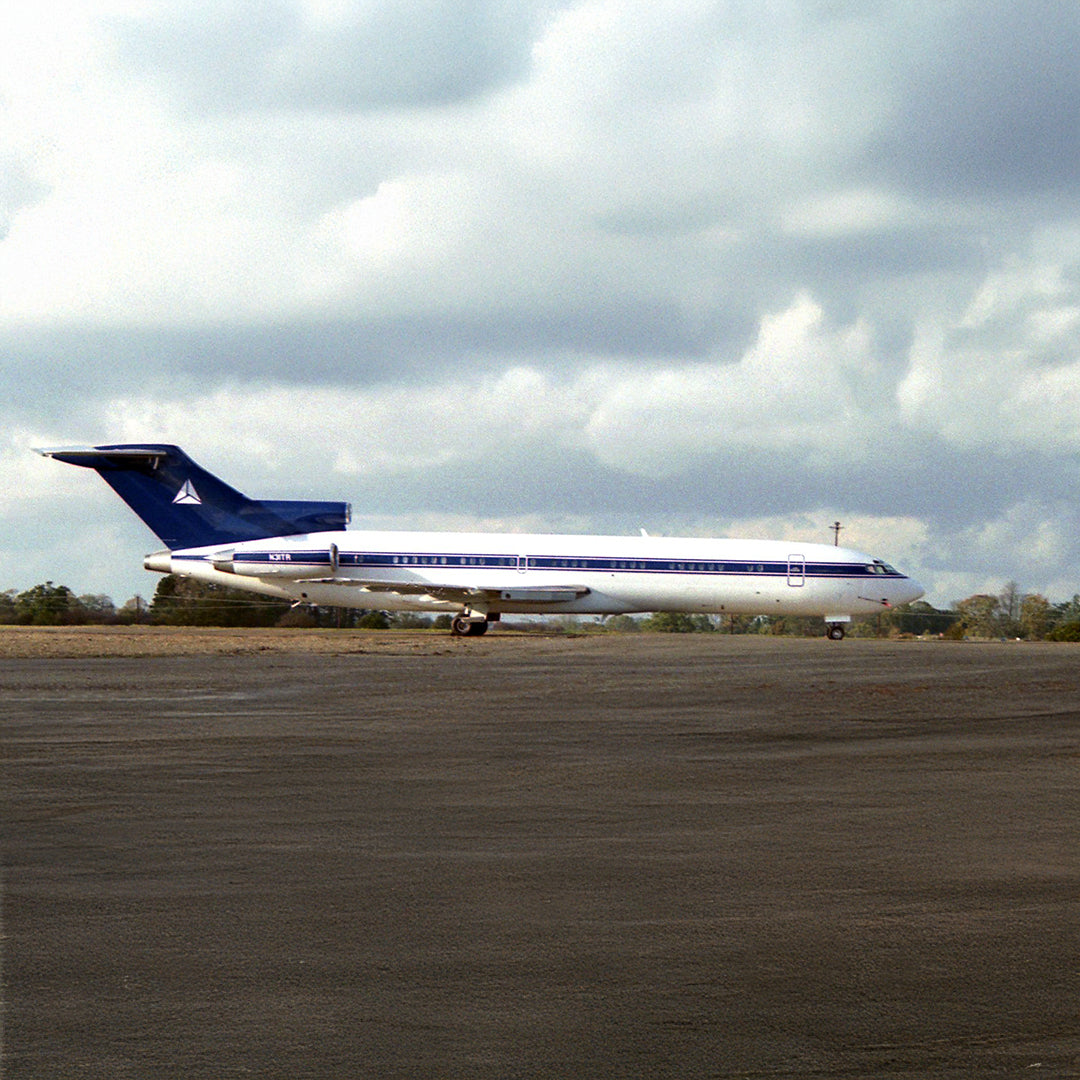 Aviationtag Boeing 727 Edition VP-CMO  Super 72 Aircraft from the side angle