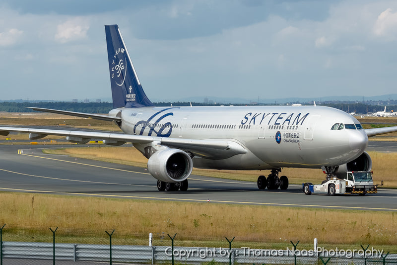 Photo by Thomas Naas showing China Southern Aircraft in Sky Team Livery