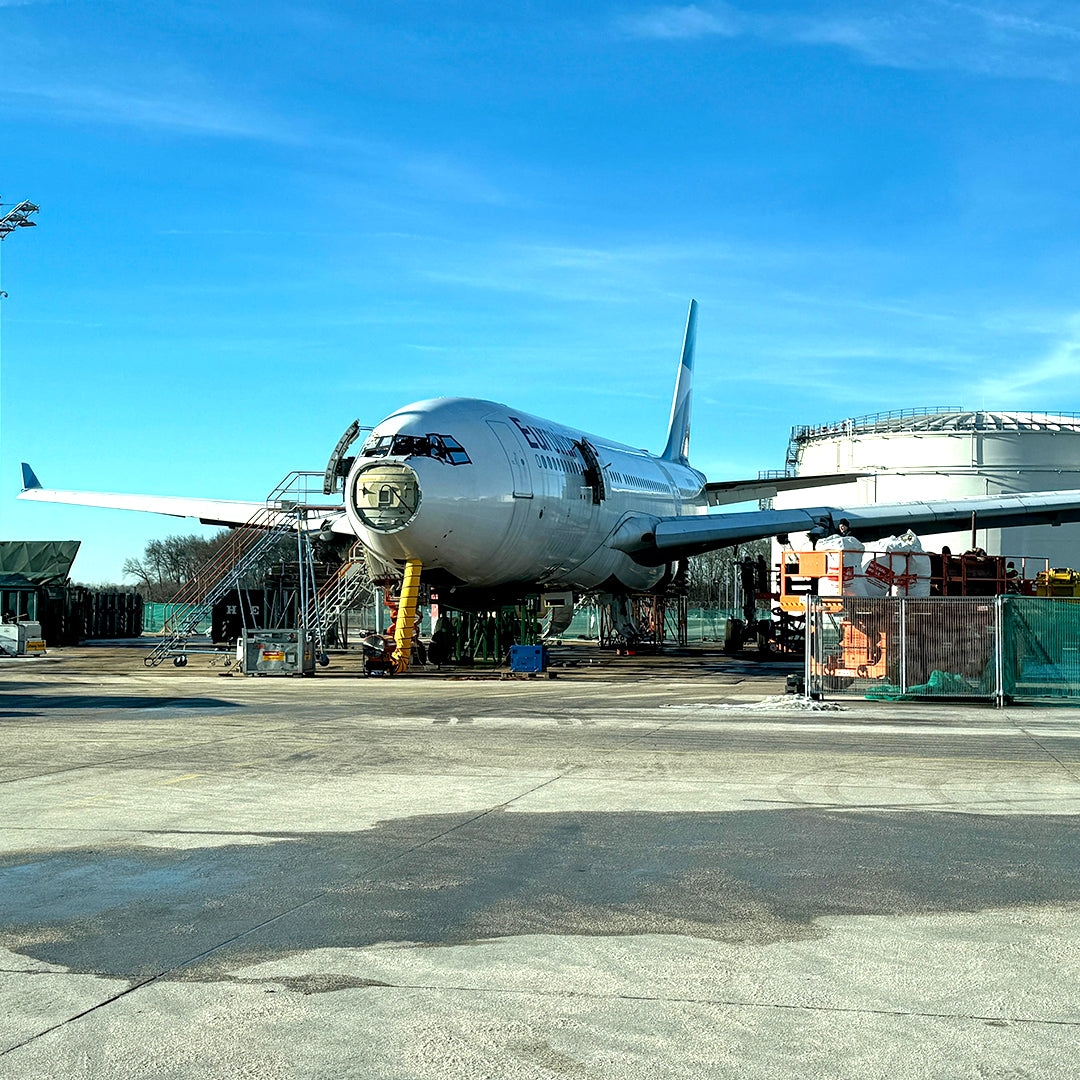 Aviationtag Airbus A330 D-AXGG Eurowings and Turkish Airlines Edition - Photo of the Airbus A330 in Teardown in MUC