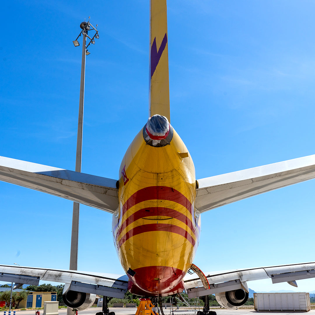 Aviationtag DHL Express Boeing 757-200F D-ALEW Aircraft Tag Edition - Aircraft Photo Rear