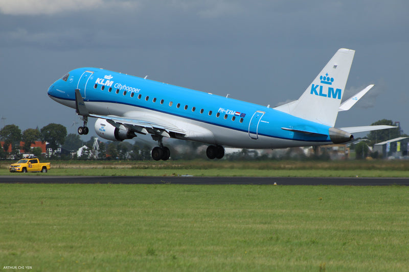 KLM Embraer 175 Taking off