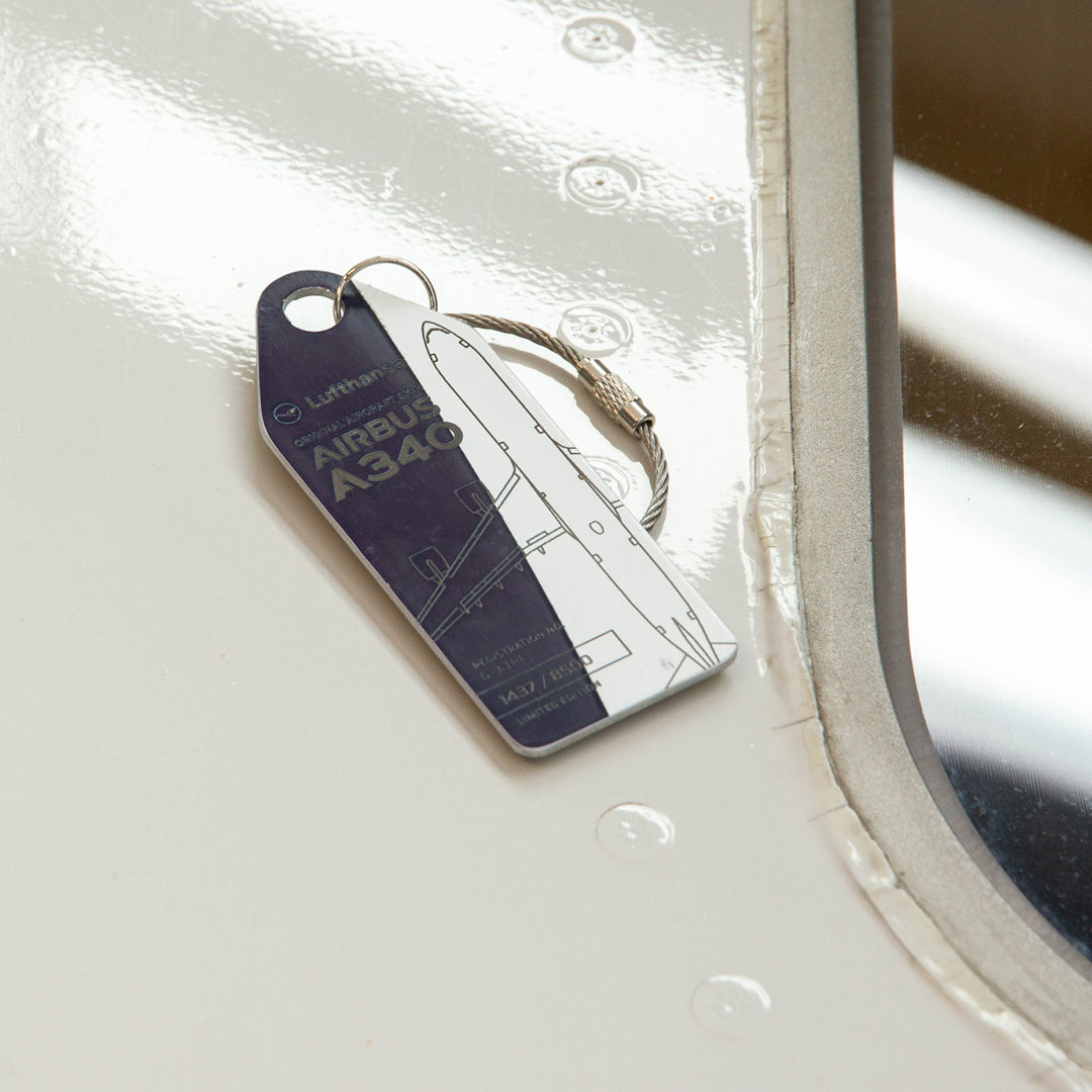 Aviationtag x Lufthansa Airbus A340-600 D-AIHE Leverkusen Aircraft Tag Editon Blue/White plane tag mood photo on aircraft window
