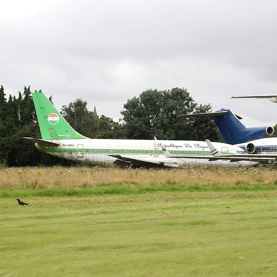 Aviationtag Boeing 737-200 Republique du Niger Aircraft Tag Edition - Plane waiting for its upcycling and teardown