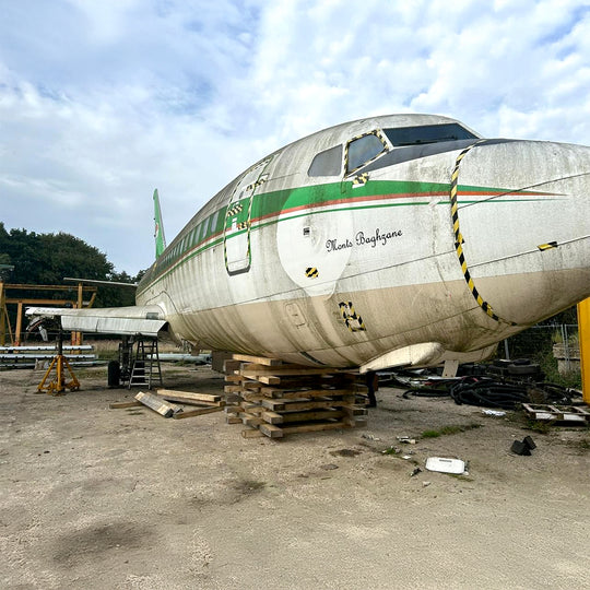 Aviationtag Boeing 737-200 Republique du Niger Aircraft Tag Edition - Plane just before the teardown and Upcycling