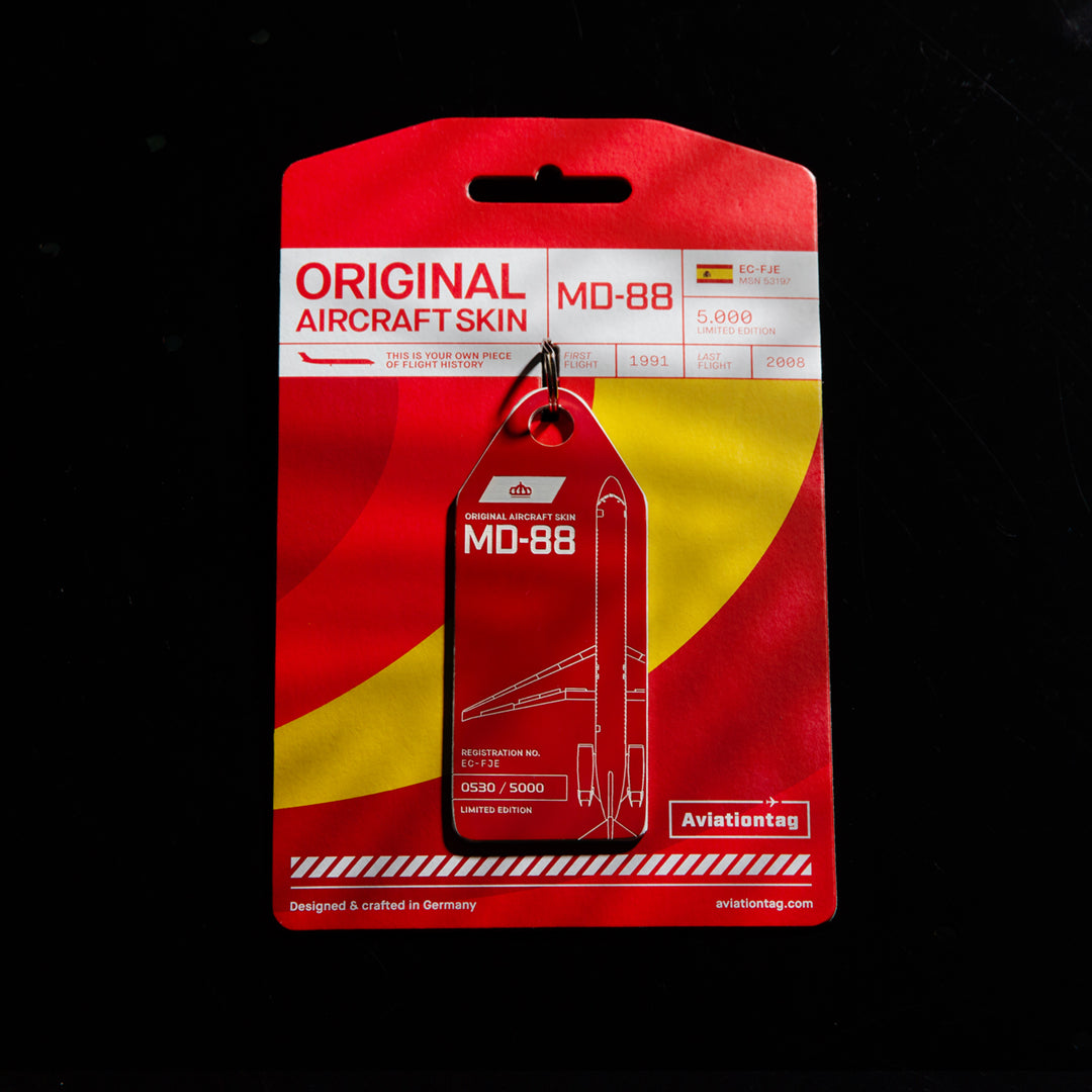 Aviationtag McDonnell Douglas MD-88 EC-FJE Edition Dark Red Mood Shot in sunlight
