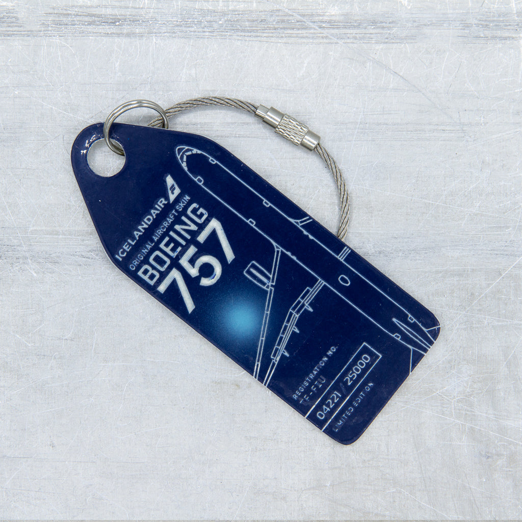 Aviationtag x Icelandair Hekla Aurora Boeing 757 TF-FIU Edition - dark blue  aurora star variant aircraft tag oclose up