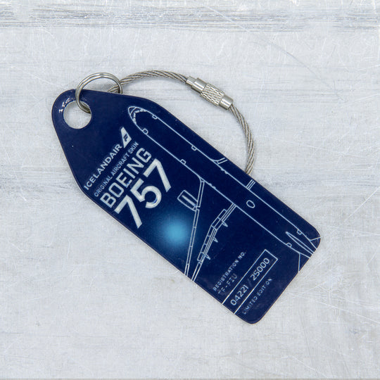 Aviationtag x Icelandair Hekla Aurora Boeing 757 TF-FIU Edition - dark blue  aurora star variant aircraft tag oclose up