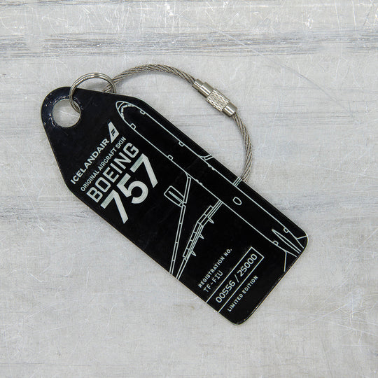 Aviationtag x Icelandair Hekla Aurora Boeing 757 TF-FIU Edition - black aircraft tag close up