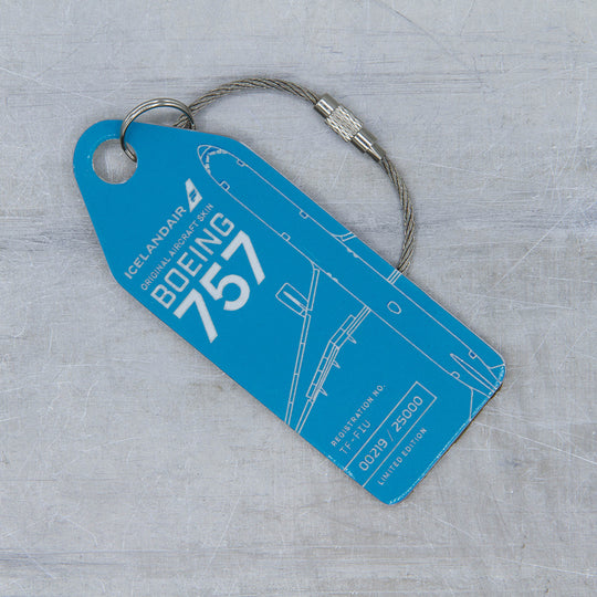 Aviationtag x Icelandair Hekla Aurora Boeing 757 TF-FIU Edition - light blue variant aircraft tag close up