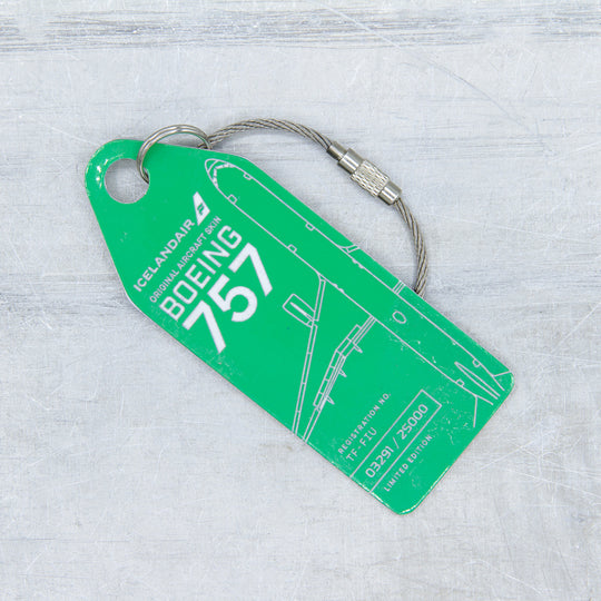 Aviationtag x Icelandair Hekla Aurora Boeing 757 TF-FIU Edition -one of the ight green variants aircraft tag  close up