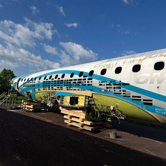 Aviationtag Embraer E175 A4O-EA Oman Air aircraft tag edition - plane in teardown after our cuts were made