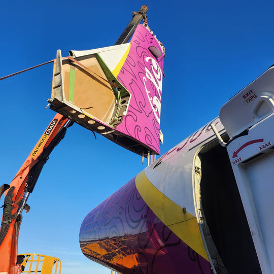 Aviationtag Edition Hunnu Air ATR 72-212 2-JUCE JU-8001 Aircraft Tag Photo of ATR in teardown - removal of tail