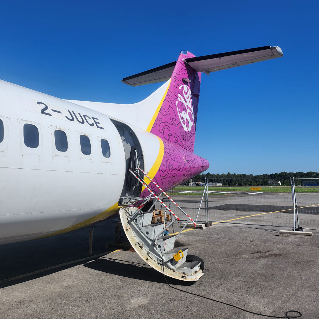 Aviationtag Edition Hunnu Air ATR 72-212 2-JUCE JU-8001 Aircraft Tag Photo of ATR in teardown - tail view