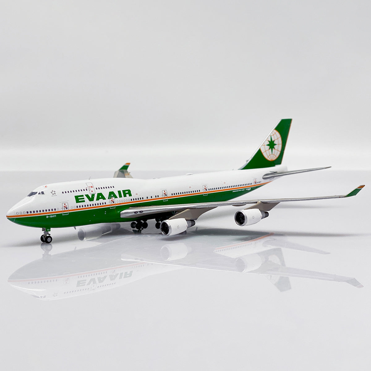 JC Wings X Aviationtag EVA Air Boeing 747 B-16411 Bundle