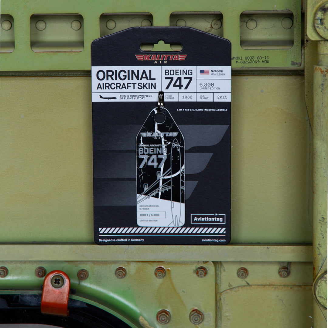 Aviationtag x Kalitta Air Boeing 747-200F N746CK Aircraft Tag Edition - Plane tag with cardboard on aircraft window