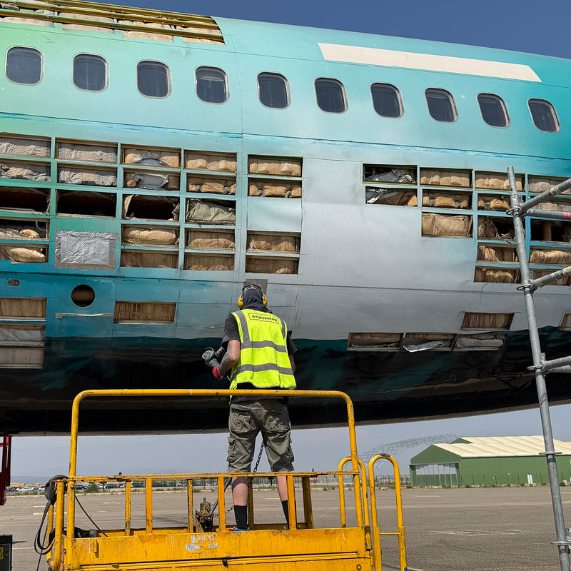 Aviationtag x Icelandair Boeing 757 Hekla Aurora Aircraft Tag Edition - TF-FIU in teardown as we are doing our cuts