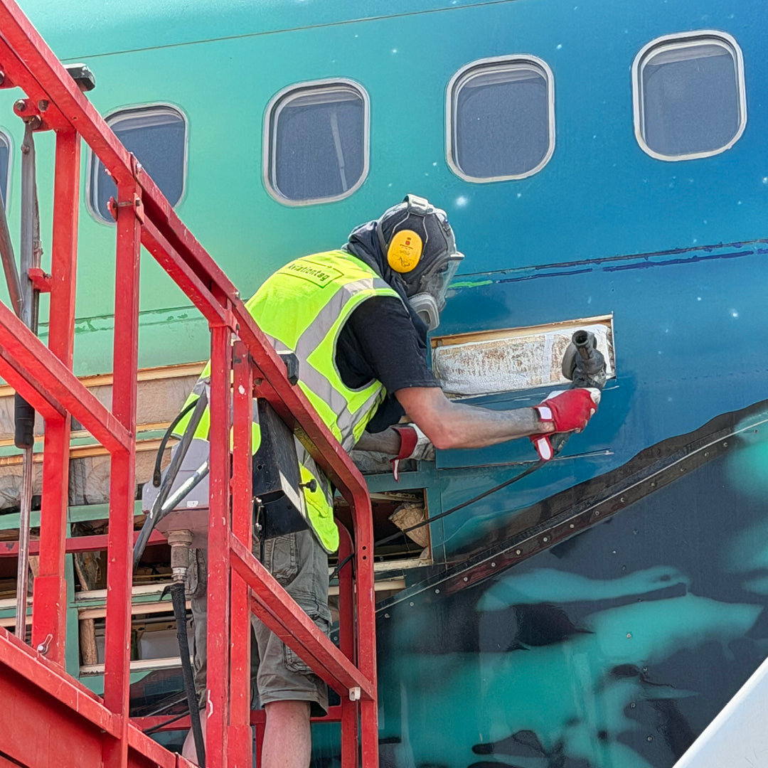 Aviationtag x Icelandair Hekla Aurora Boeing 757 TF-FIU Edition -cutting down the aircraft at airport
