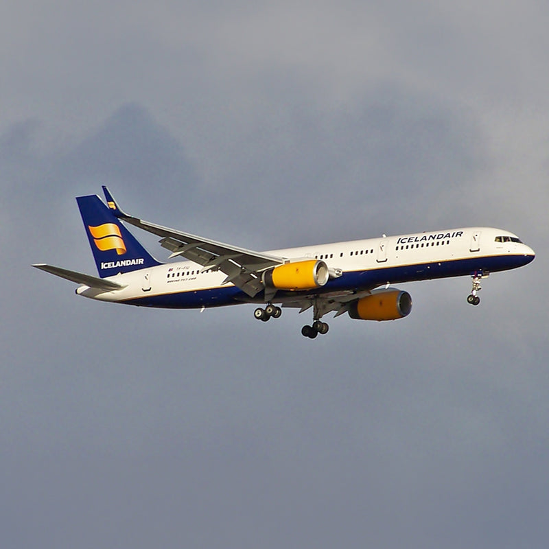 Aviationtag x Icelandair Boeing 757 Hekla Aurora Aircraft Tag Edition - TF-FIU in its old livery design