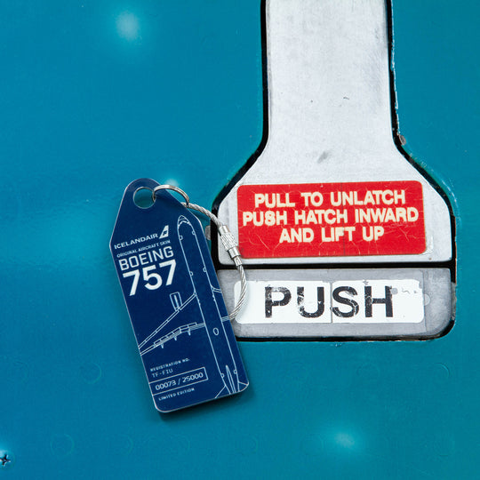 Aviationtag x Icelandair Hekla Aurora Boeing 757 TF-FIU Edition - Dark Blue aircraft tag mood photo on plane door