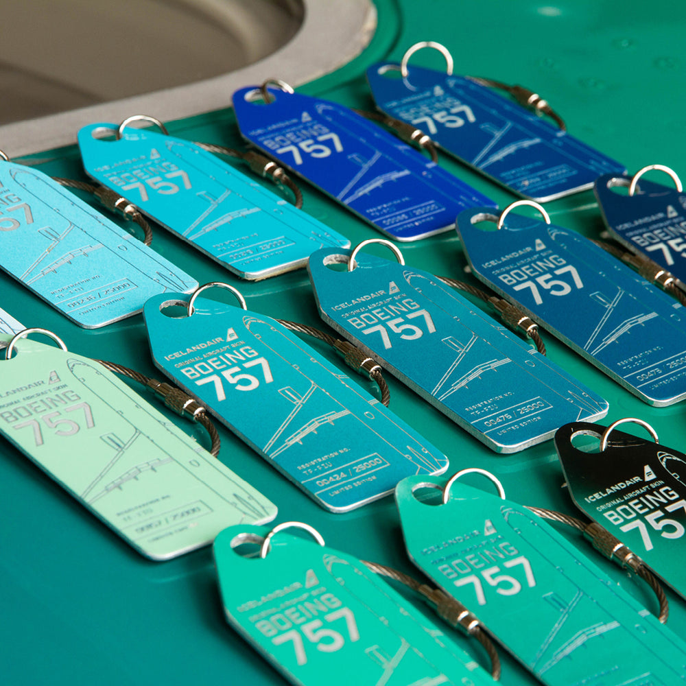 Aviationtag x Icelandair Hekla Aurora Boeing 757 TF-FIU Edition - different color aircraft tags on plane window  cardboard