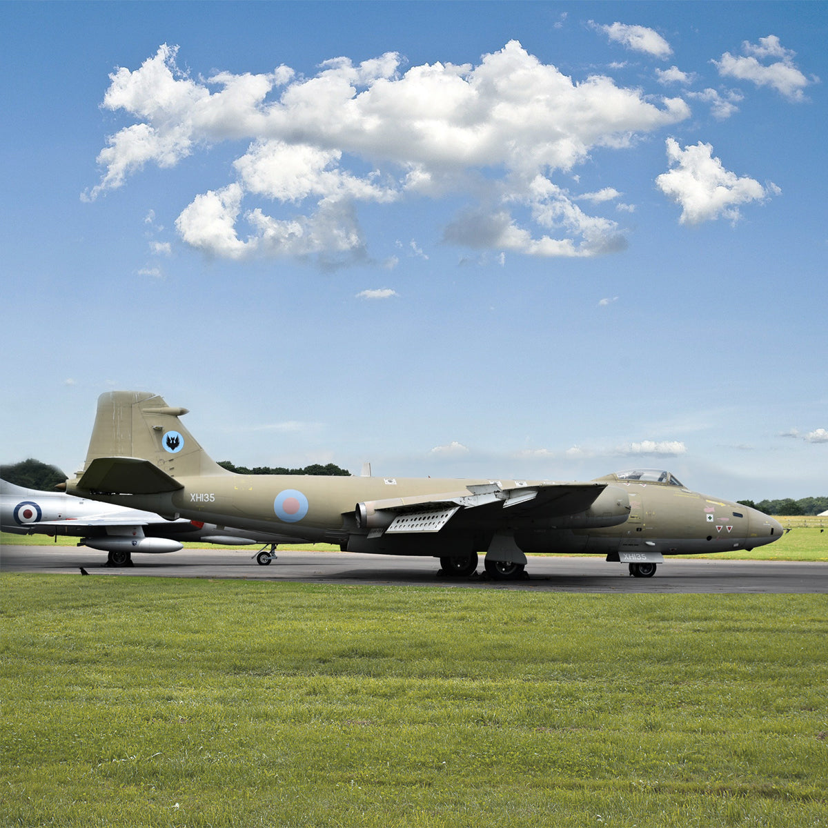 航空機・ヘリコプター Aviationtag English Electric Canberra Aircraft Skin Tags | English Electric Canberra PR.9 XH135