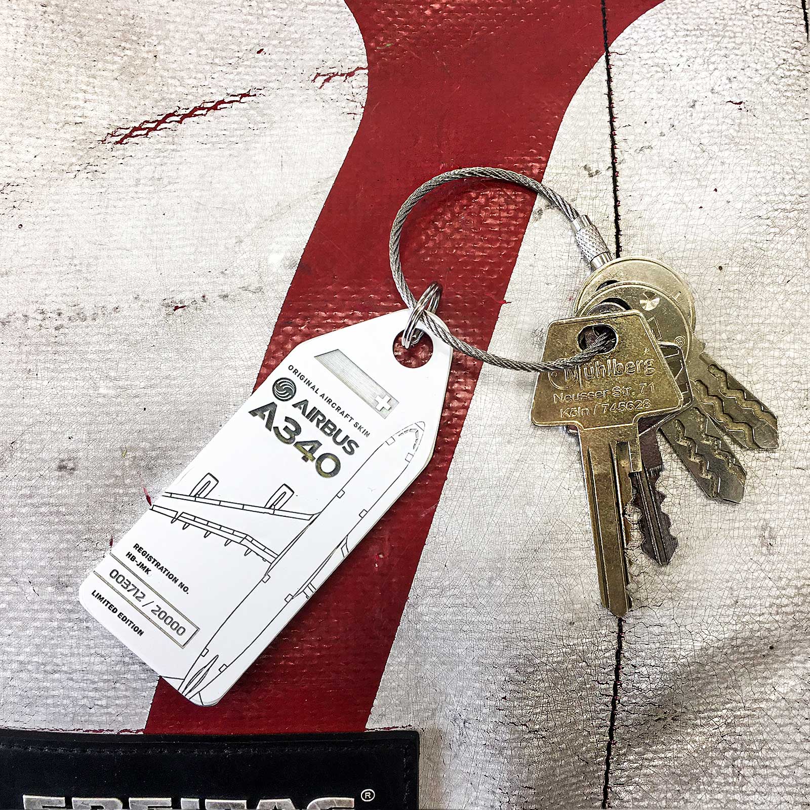 Swiss Airbus A340 - HB-JMK Schlüsselanhänger Weiß – Aviationtag